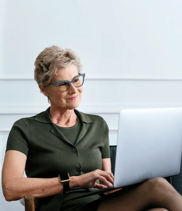 woman at desk with laptop